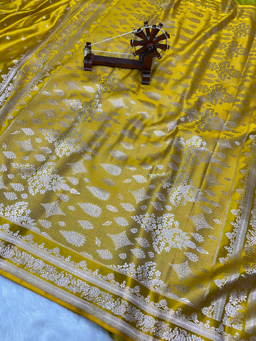 Banarasi Handloom Katan Mashru Traditional Buti Weaving Light Mehandi Green Saree