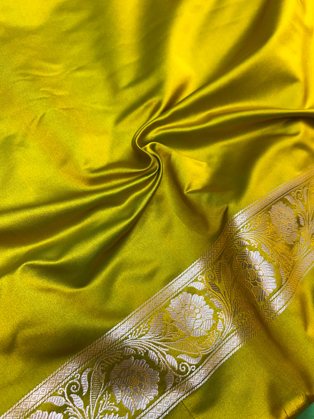 Banarasi Handloom Katan Mashru Silk Saree Meheadi Green