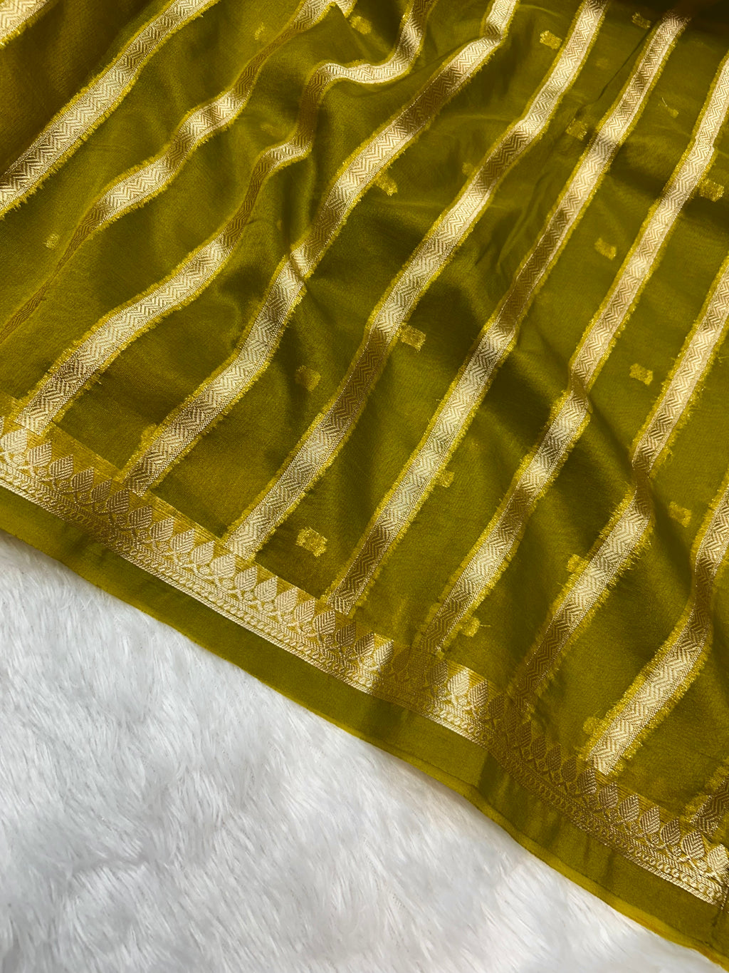 Banarasi Kora Organza Silk Saree with Small Buti, Slim Border & Designer Pallu