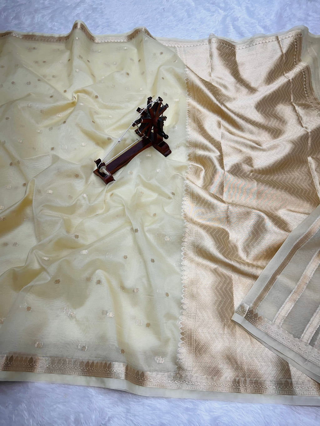 Banarasi Kora Organza Silk Saree with Small Buti, Slim Border & Designer Pallu
