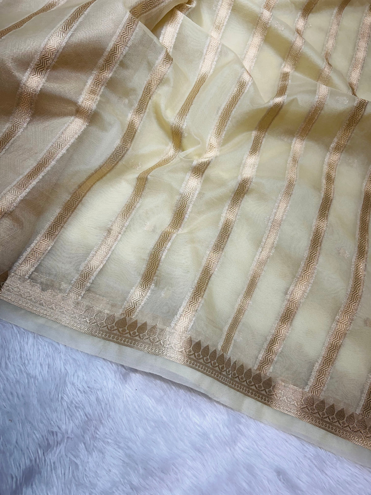 Banarasi Kora Organza Silk Saree with Small Buti, Slim Border & Designer Pallu