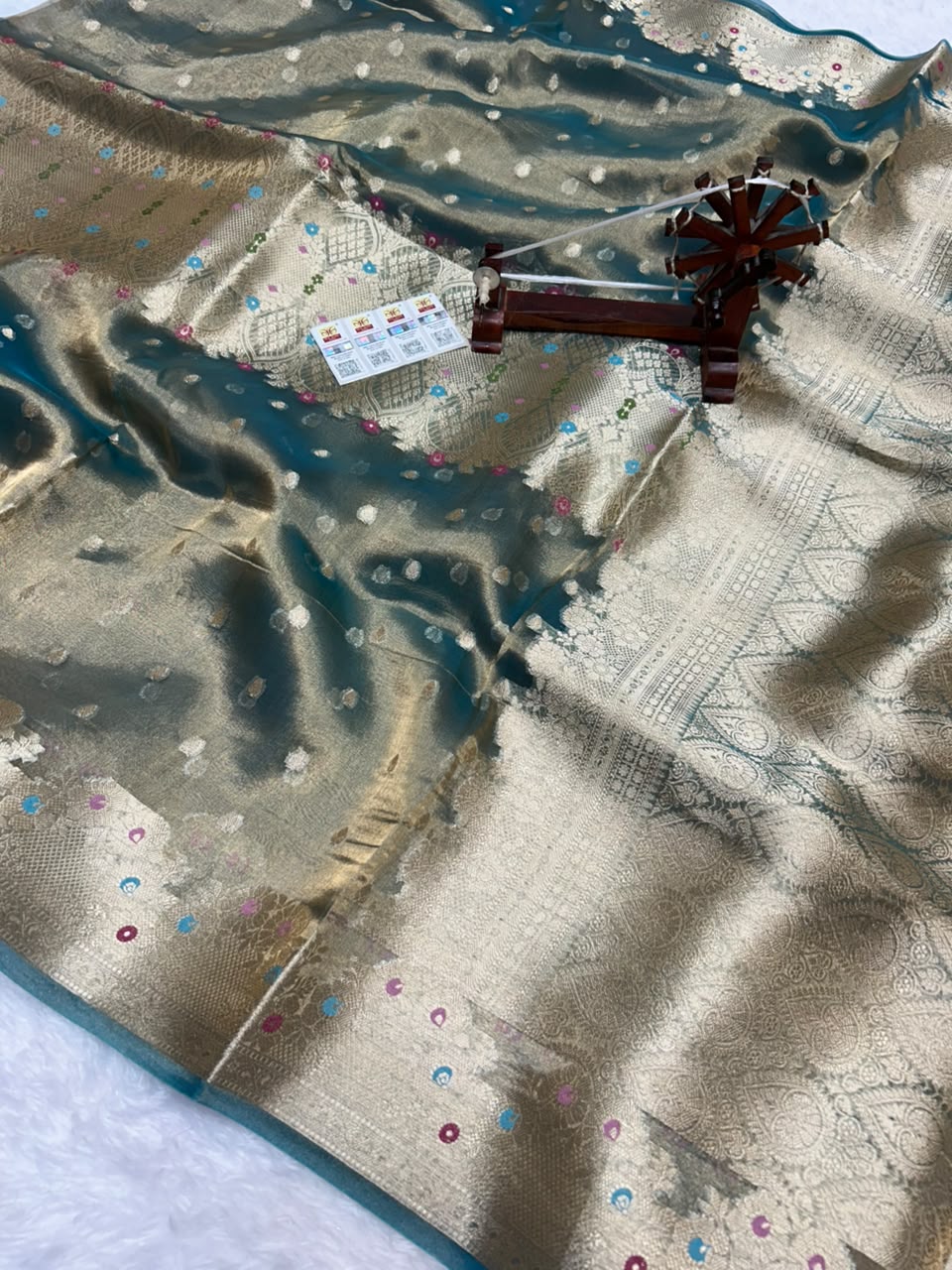 Banarasi Pure Glass Tissue Silk Saree flower Minakari Border