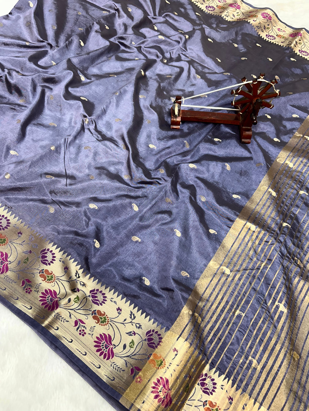 Banarasi Russian katan Silk Saree Tilfi Minakari Paithani Border