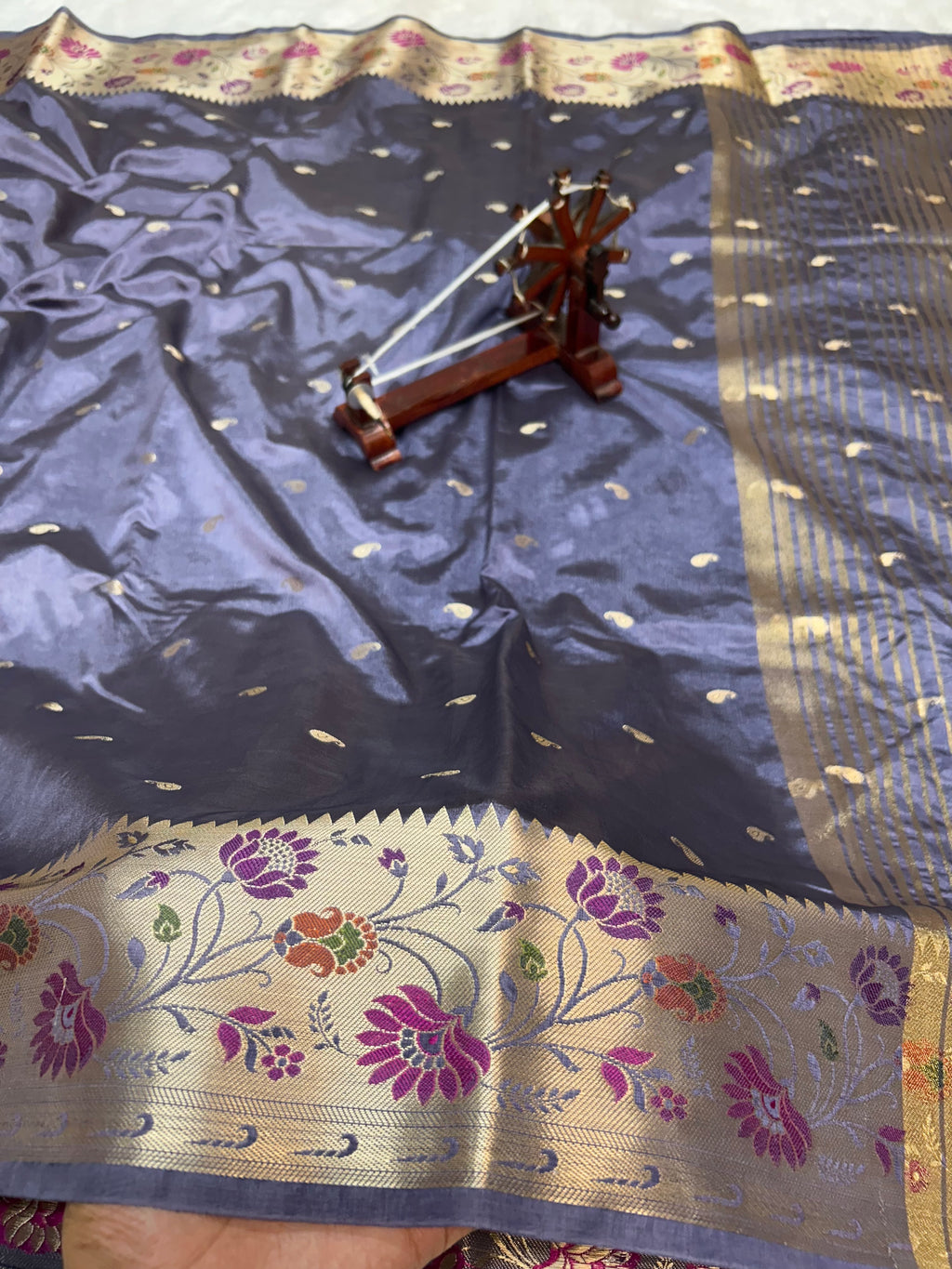Banarasi Russian katan Silk Saree Tilfi Minakari Paithani Border