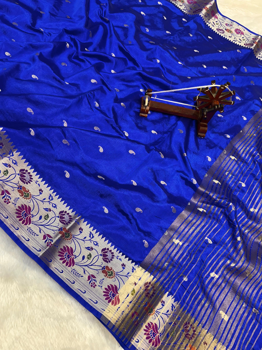 Banarasi Russian katan Silk Saree Tilfi Minakari Paithani Border