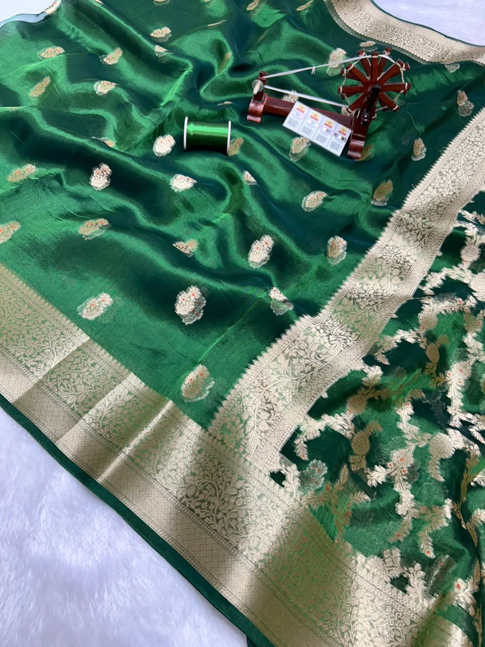 Banarasi Pure Glass Tissue Silk Saree All Over Beautiful Minakari Gala Buti