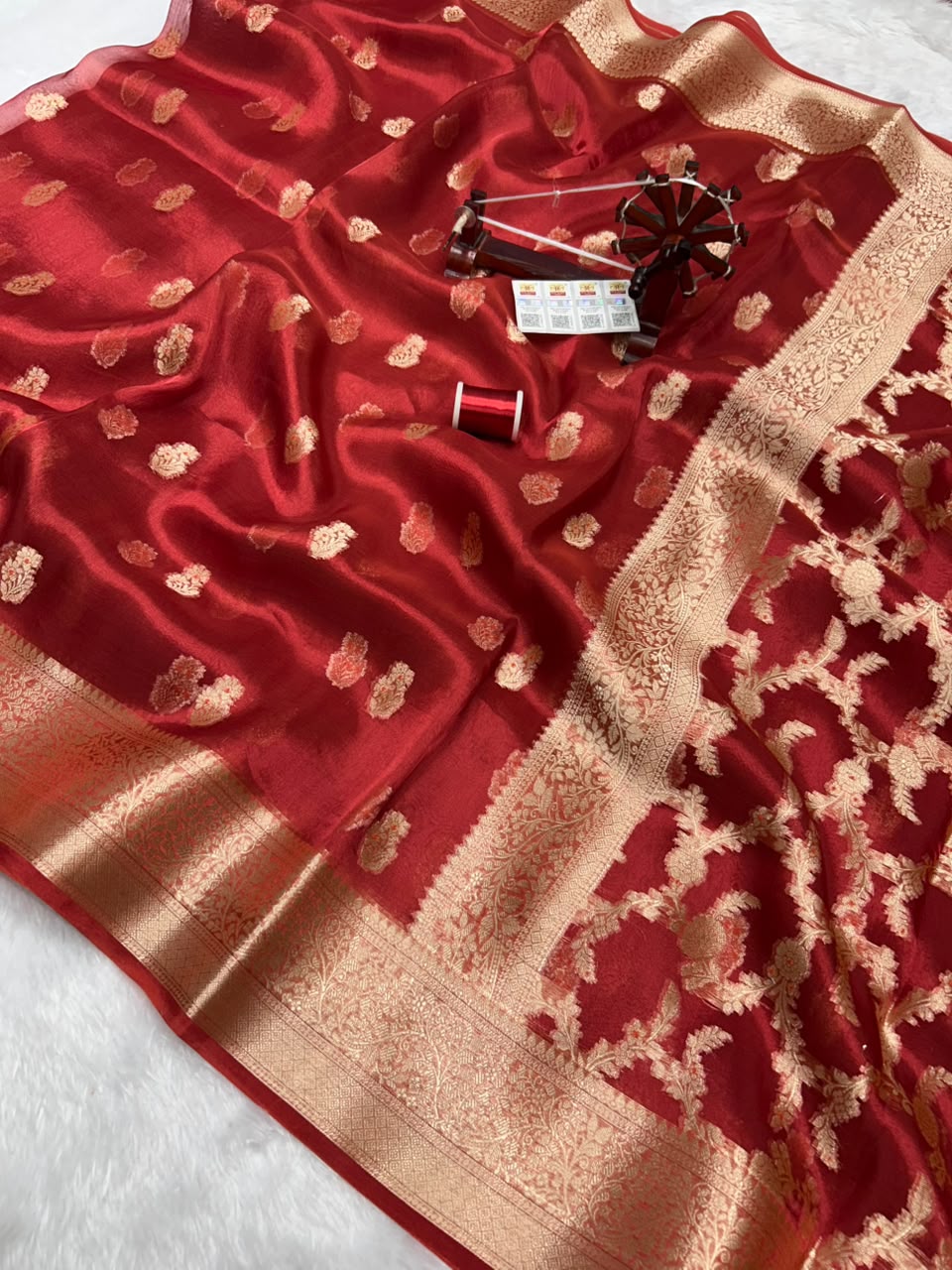Banarasi Pure Glass Tissue Silk Saree All Over Beautiful Minakari Gala Buti