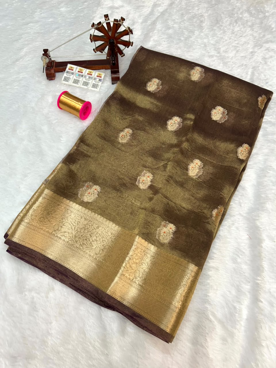 Banarasi Pure Glass Tissue Silk Saree All Over Beautiful Minakari Gala Buti