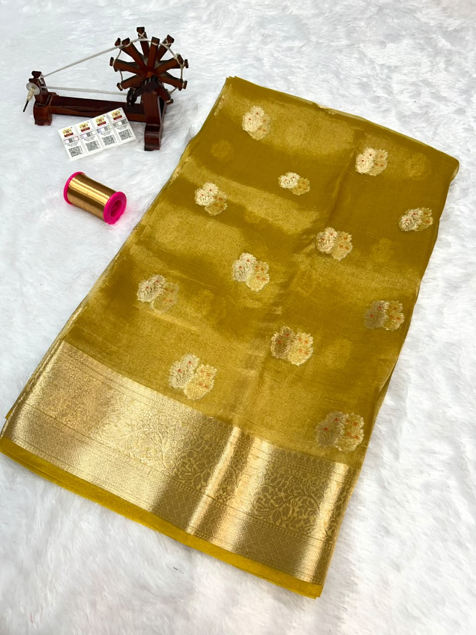 Banarasi Pure Glass Tissue Silk Saree All Over Beautiful Minakari Gala Buti