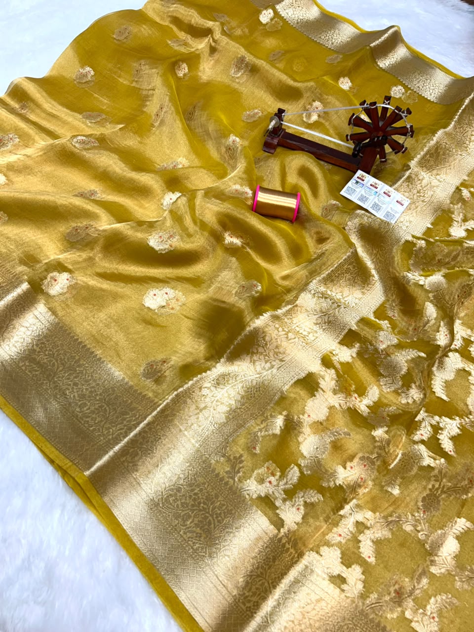 Banarasi Pure Glass Tissue Silk Saree All Over Beautiful Minakari Gala Buti