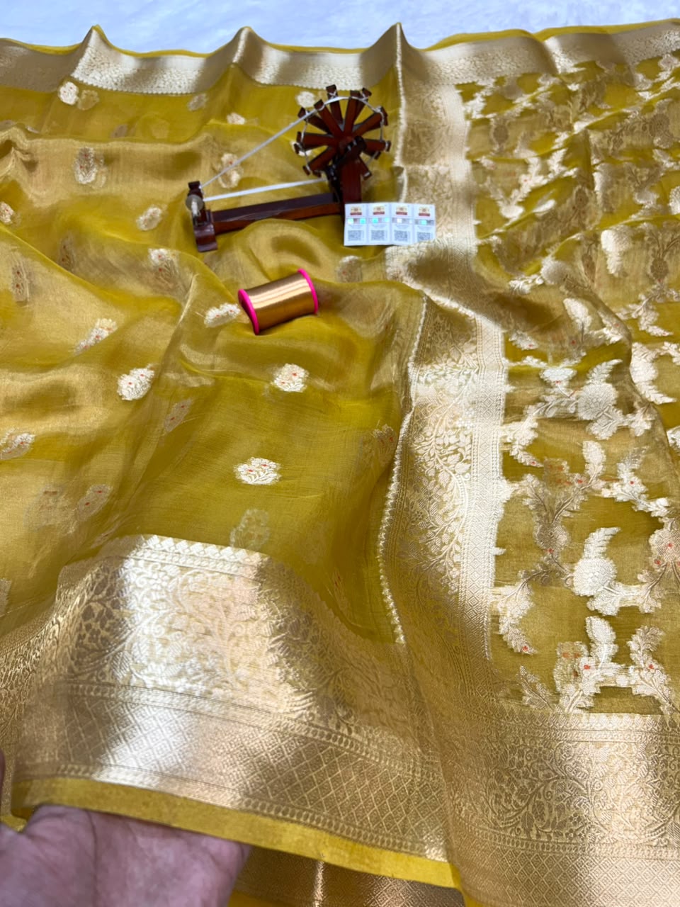 Banarasi Pure Glass Tissue Silk Saree All Over Beautiful Minakari Gala Buti