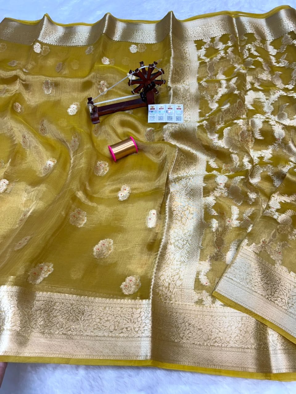 Banarasi Pure Glass Tissue Silk Saree All Over Beautiful Minakari Gala Buti