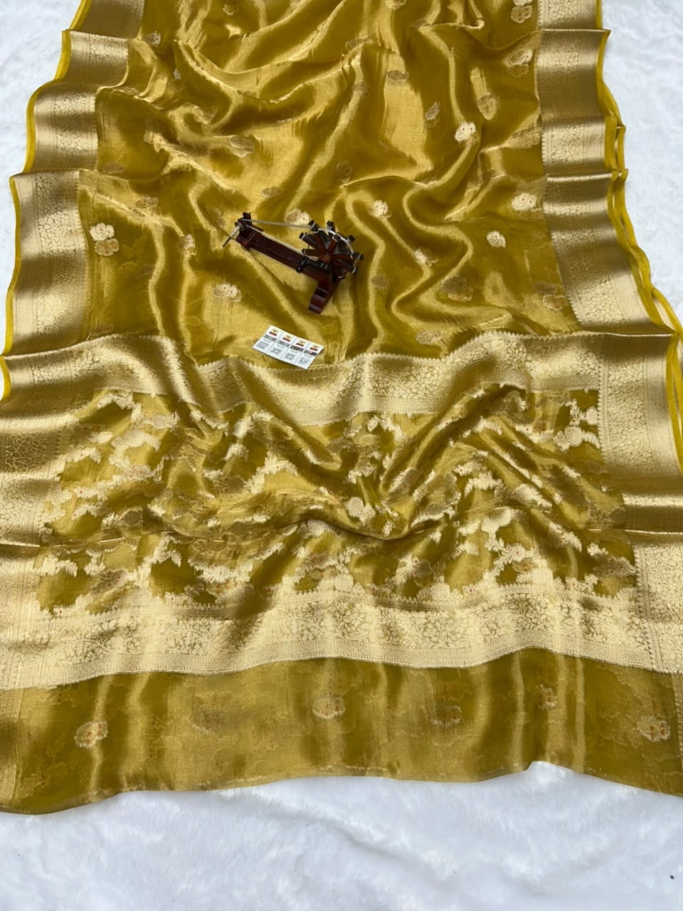 Banarasi Pure Glass Tissue Silk Saree All Over Beautiful Minakari Gala Buti