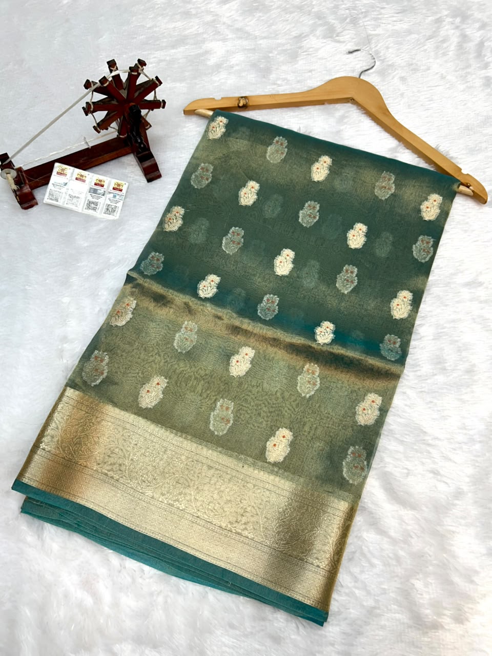 Banarasi Pure Glass Tissue Silk Saree All Over Beautiful Minakari Gala Buti