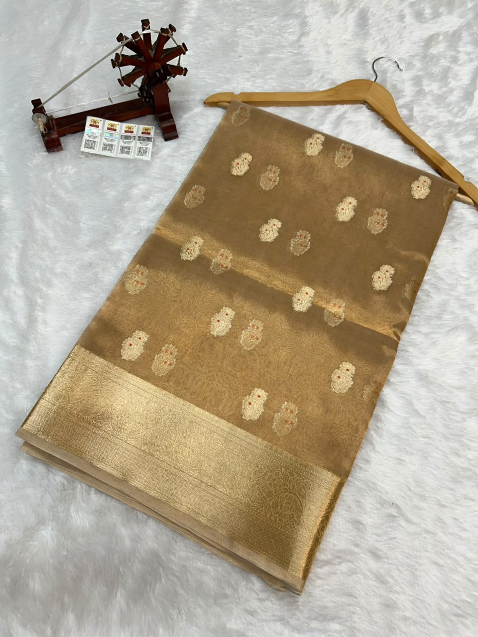 Banarasi Pure Glass Tissue Silk Saree All Over Beautiful Minakari Gala Buti