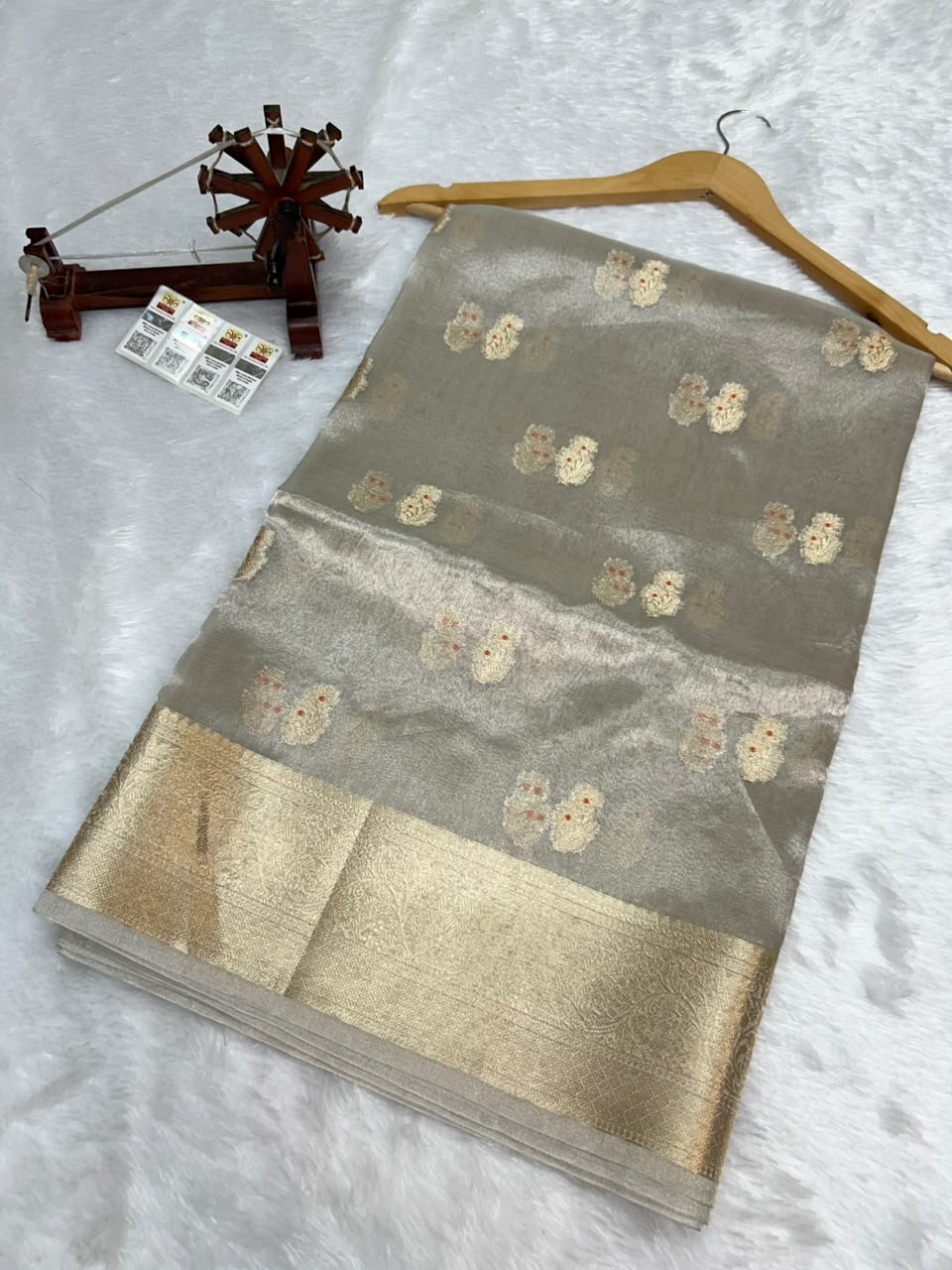 Banarasi Pure Glass Tissue Silk Saree All Over Beautiful Minakari Gala Buti