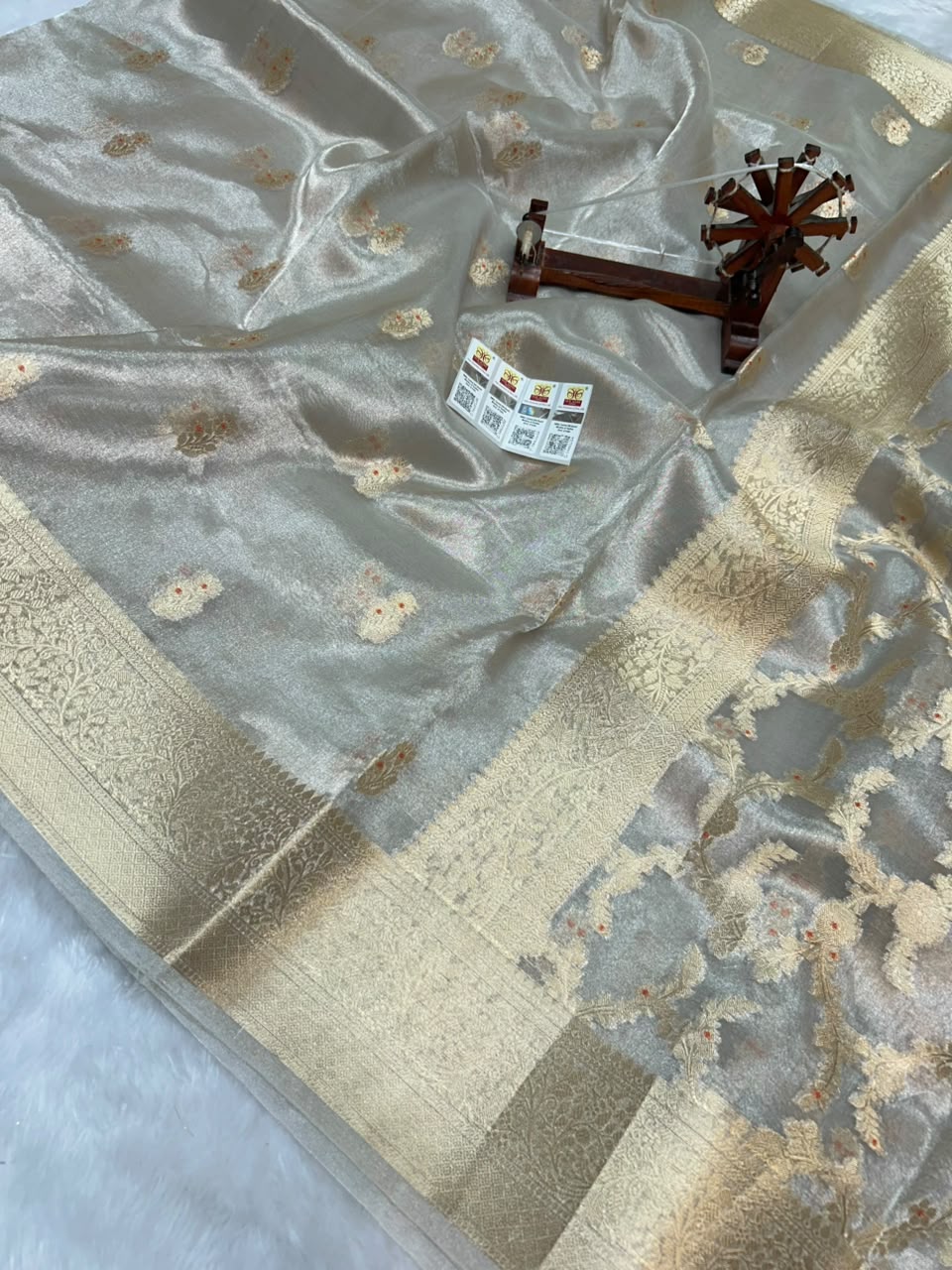 Banarasi Pure Glass Tissue Silk Saree All Over Beautiful Minakari Gala Buti